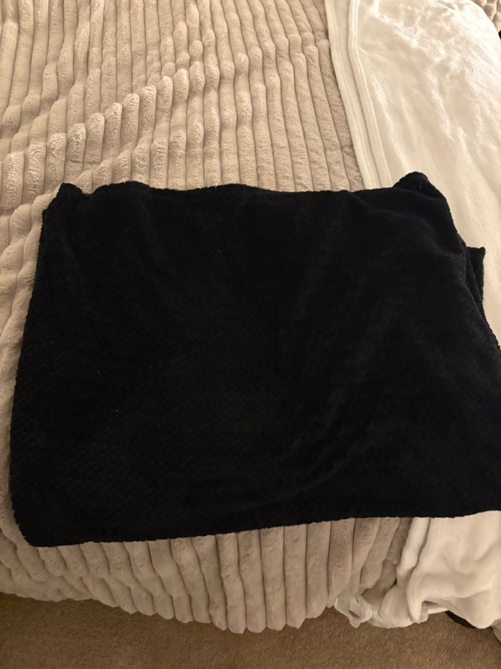 Black Mainstays soft blanket